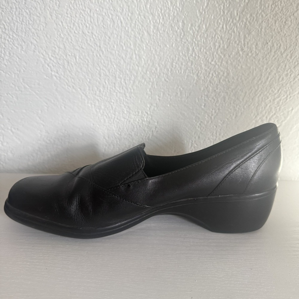 Clarks Blackberry Leather Slip On Loafer Comfort Shoes Black Women's Size 11 - Picture 4 of 9